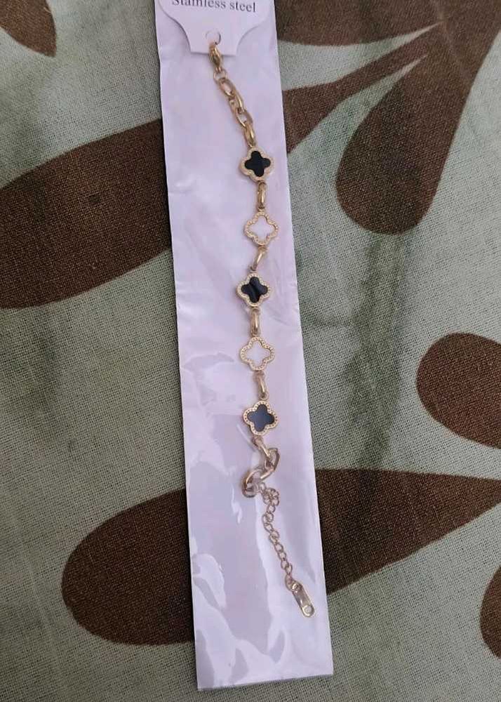 Elegant Clover Charm Bracelet