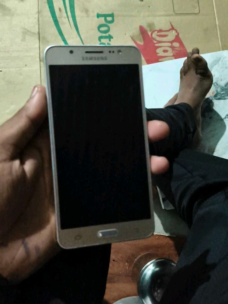 Samsung J5 model
