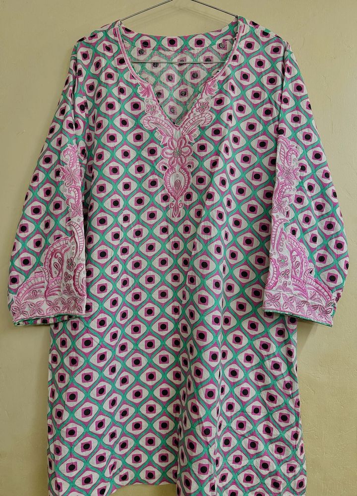 Embroidered V-Neck Kurta