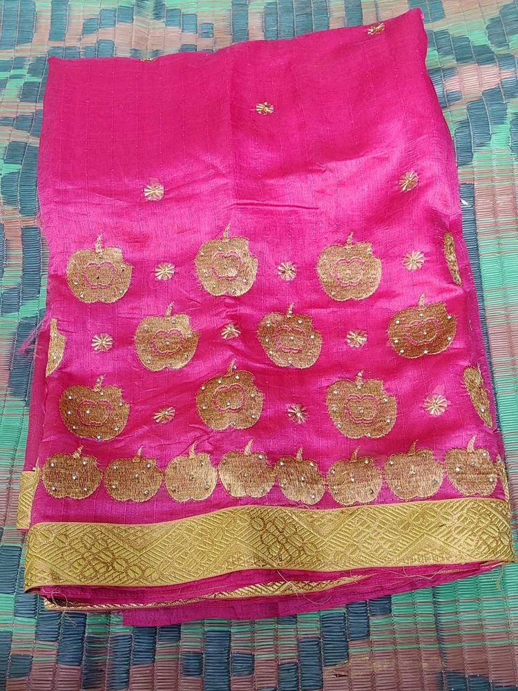 🎉🎉Pink &amp; Gold Embroidered Saree With Blouse