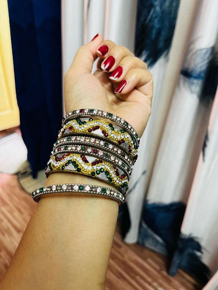 set of 6 metal Bangles with box new