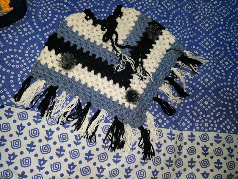 Kids Boys Girls Handknit Wool Poncho 2-3  Year