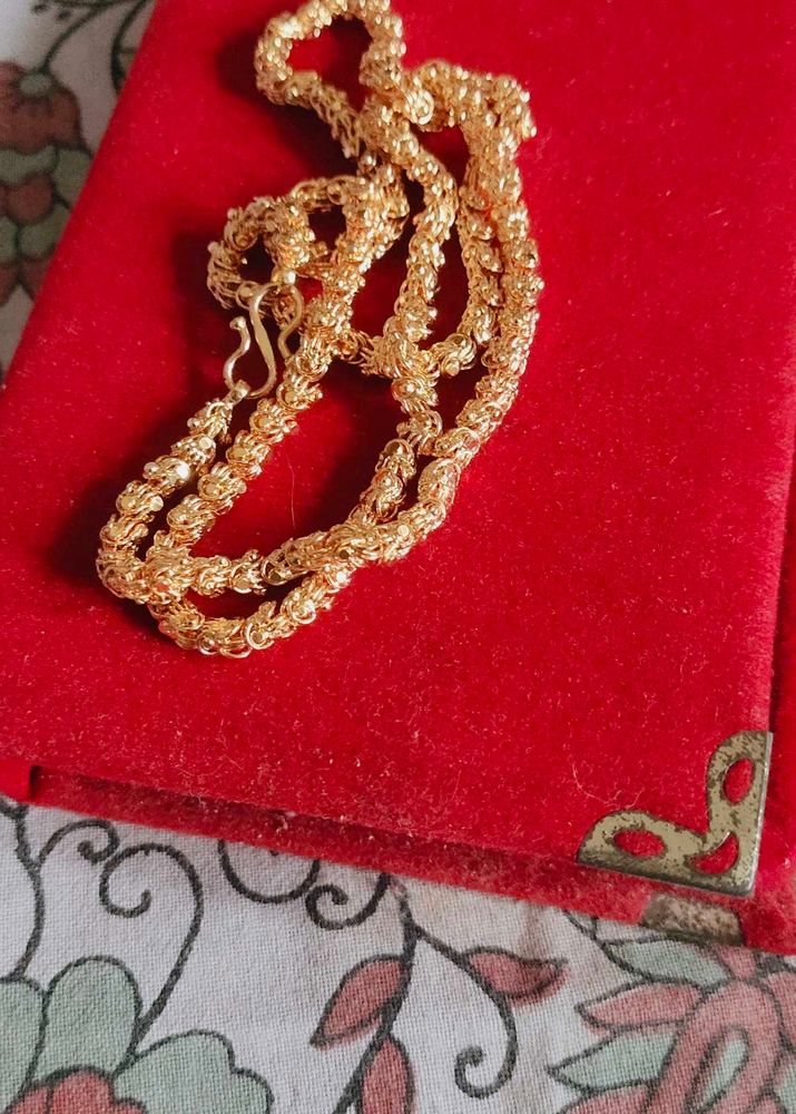 Elegant Gold Chain Necklace