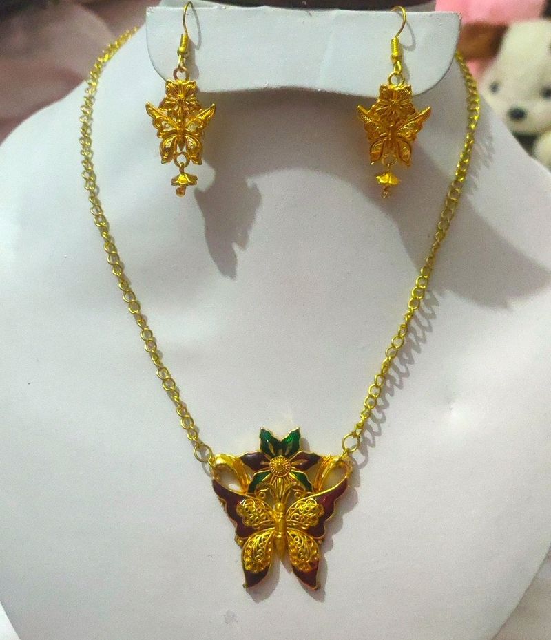 Gold Polish Necklace Set