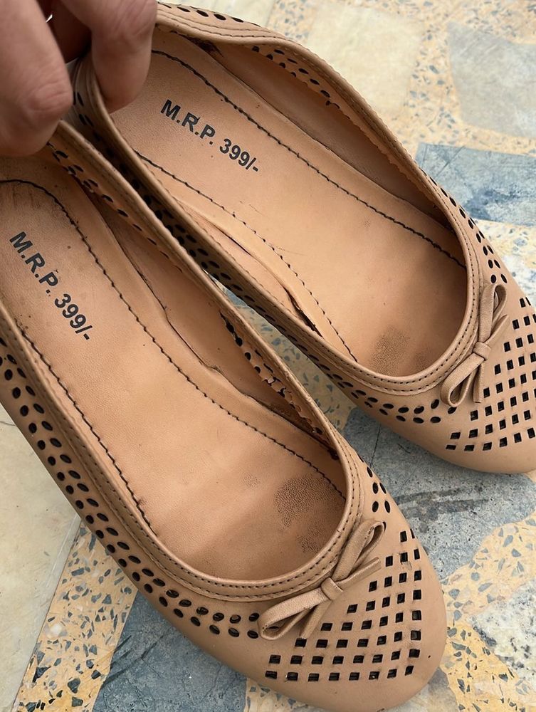 Chic Beige Ballet Flats with Bow Detail