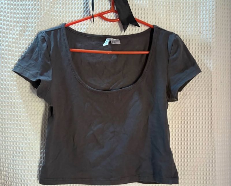Solid Grey Cropped T-Shirt