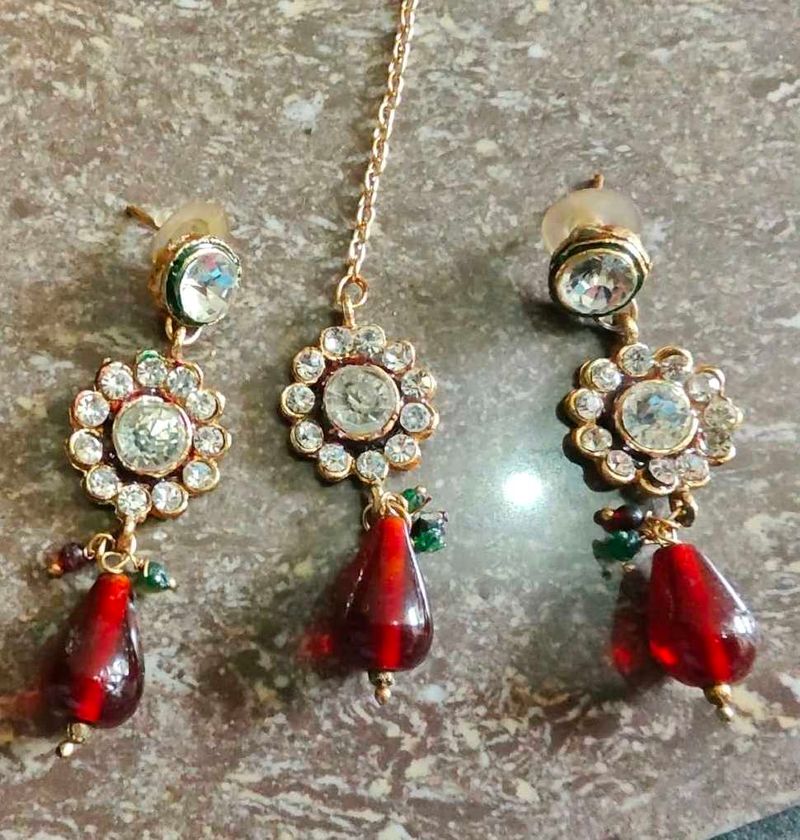 Elegant Kundan Maang Tikka &amp; Earring Set
