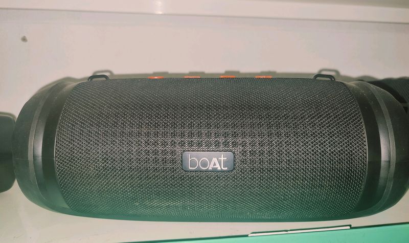Boat Stone 1500 Speaker. Like New. Good Condition.