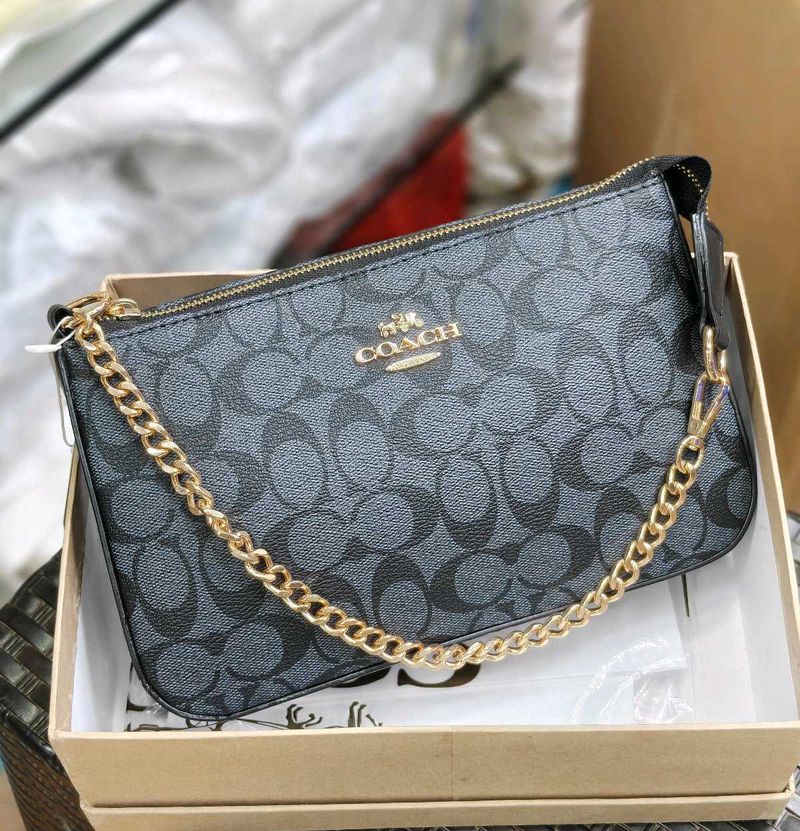 COACH*   TOP QUALITY WRISTLET SLINGS WD BOX