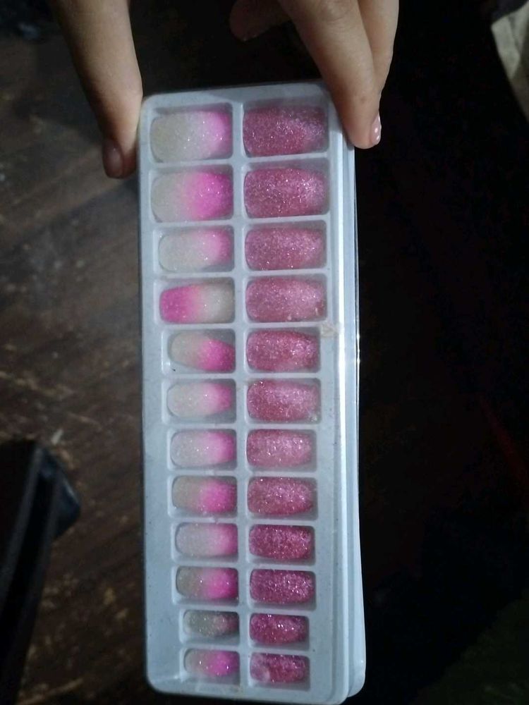 press on nails, pink.sequins