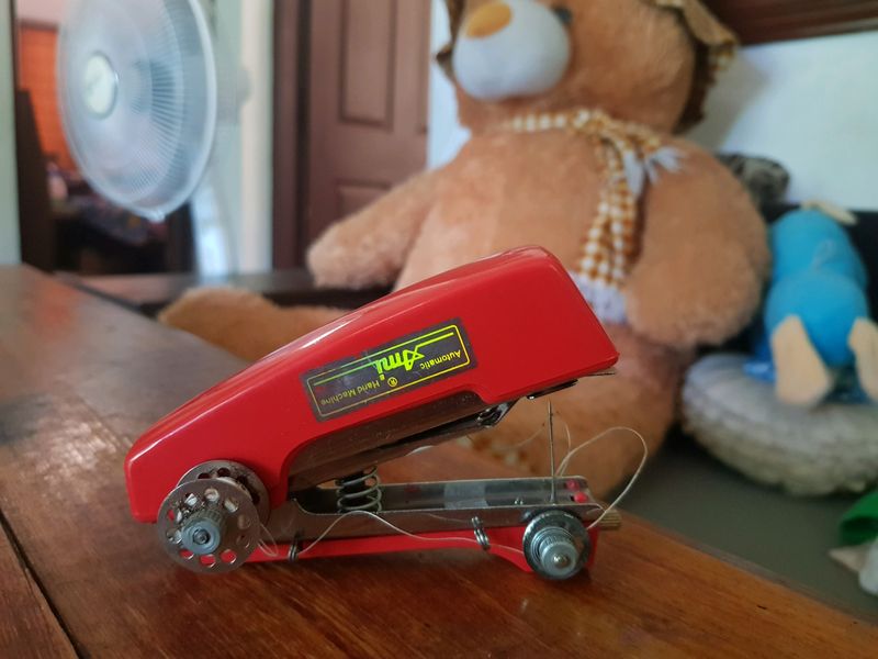 Mini Sewing Machine