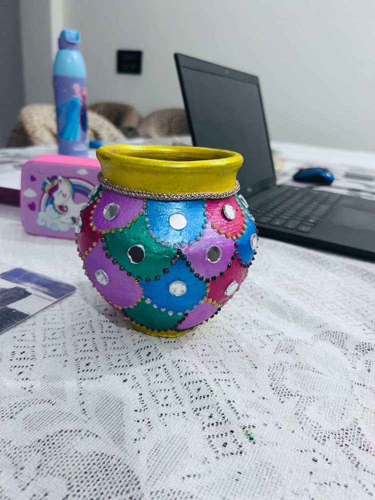 hand pained colurful decorated matki