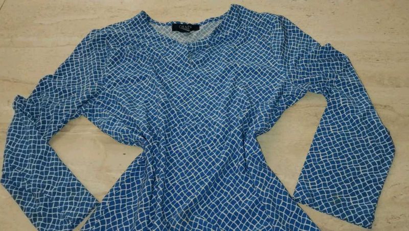 Blue &amp; White Geometric Print Top