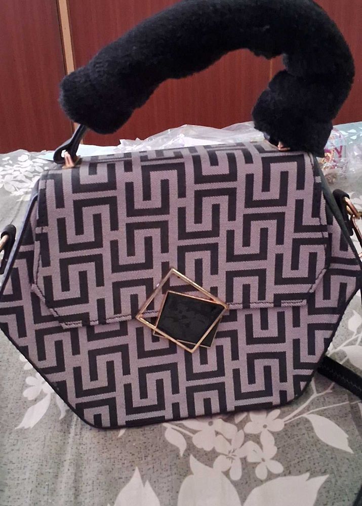Zip up octagonal bag