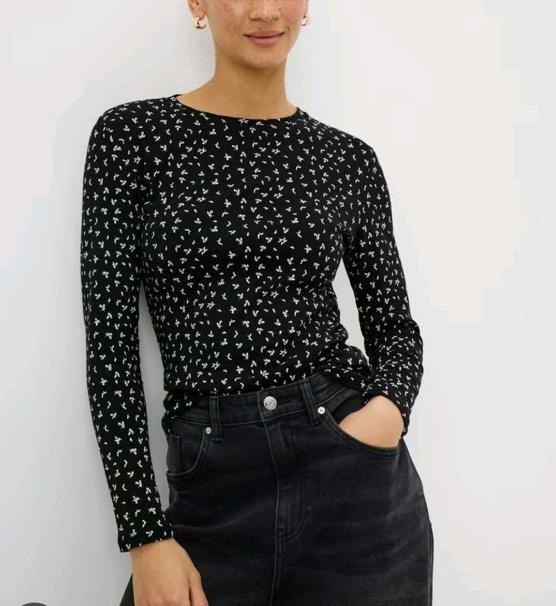 Cute Black &amp; White Floral Long Sleeve Top