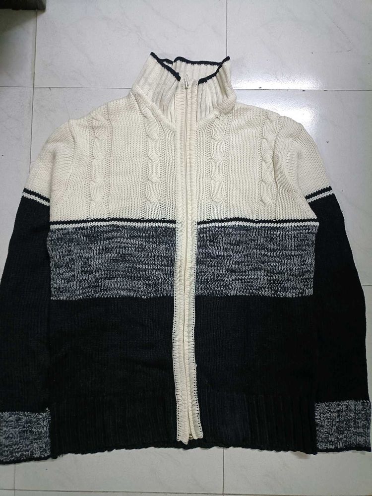 Stylish Two-Tone Cardigan