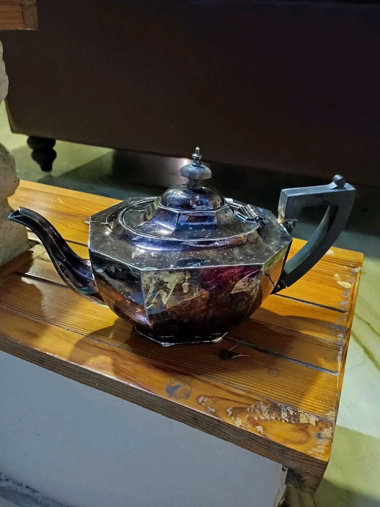 ANTIQUE ART DECO SILVER PLATED TEA POT