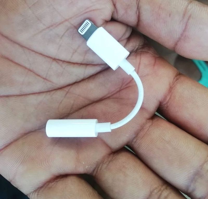 Apple Lightning to 3.5mm Headphone Jack Adapter