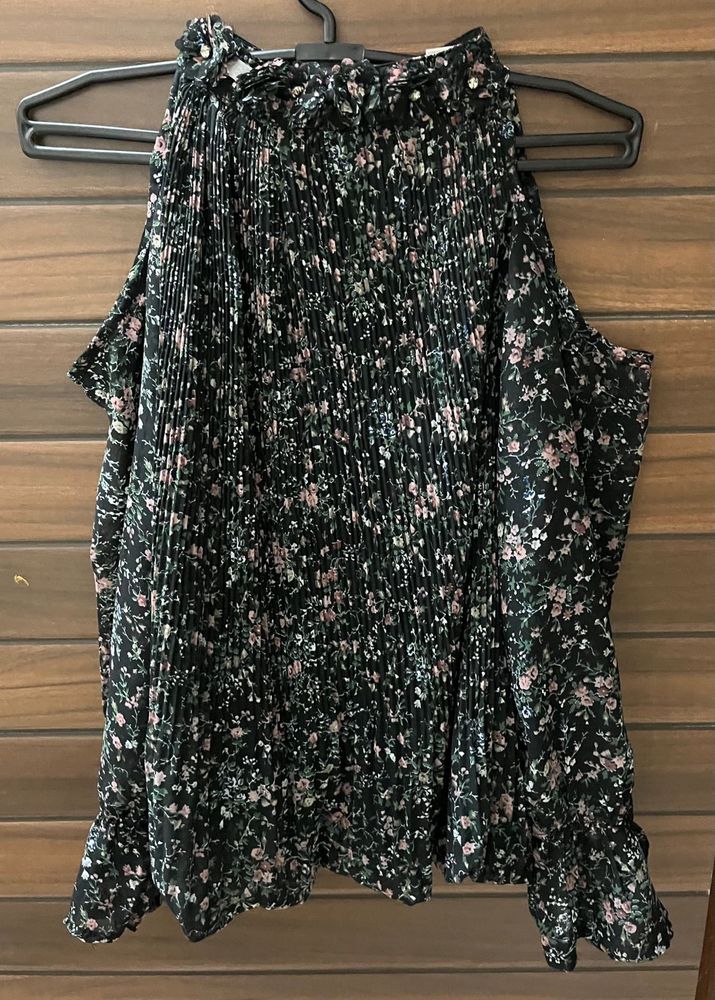 Floral Black Pleated Top 🌸🖤