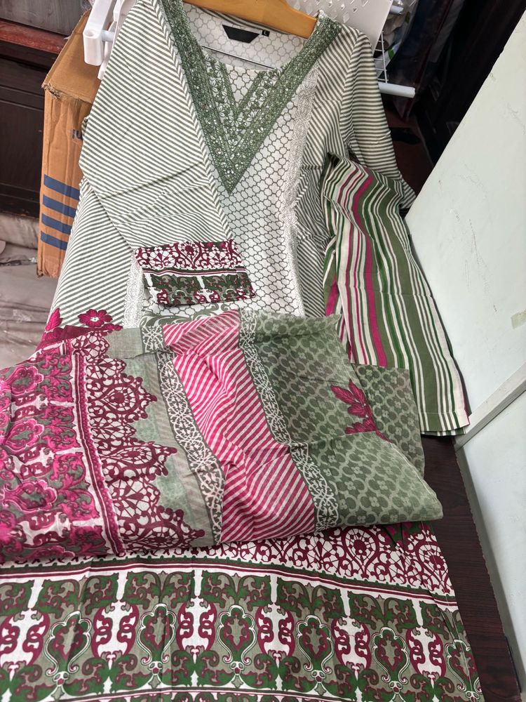Beautiful Green &amp; Pink Kurta Set