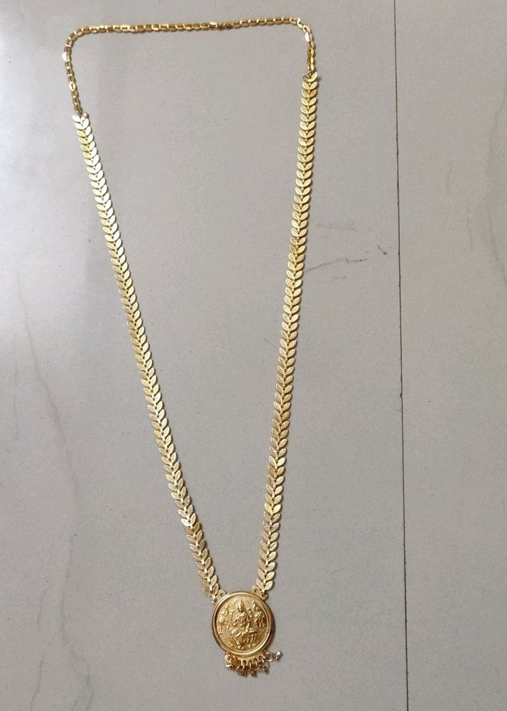 Elegant Gold Chain Necklace with Pendant