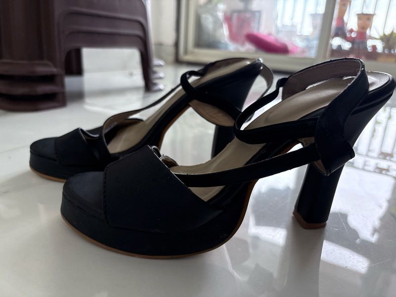 Chic Black Platform Block Heels