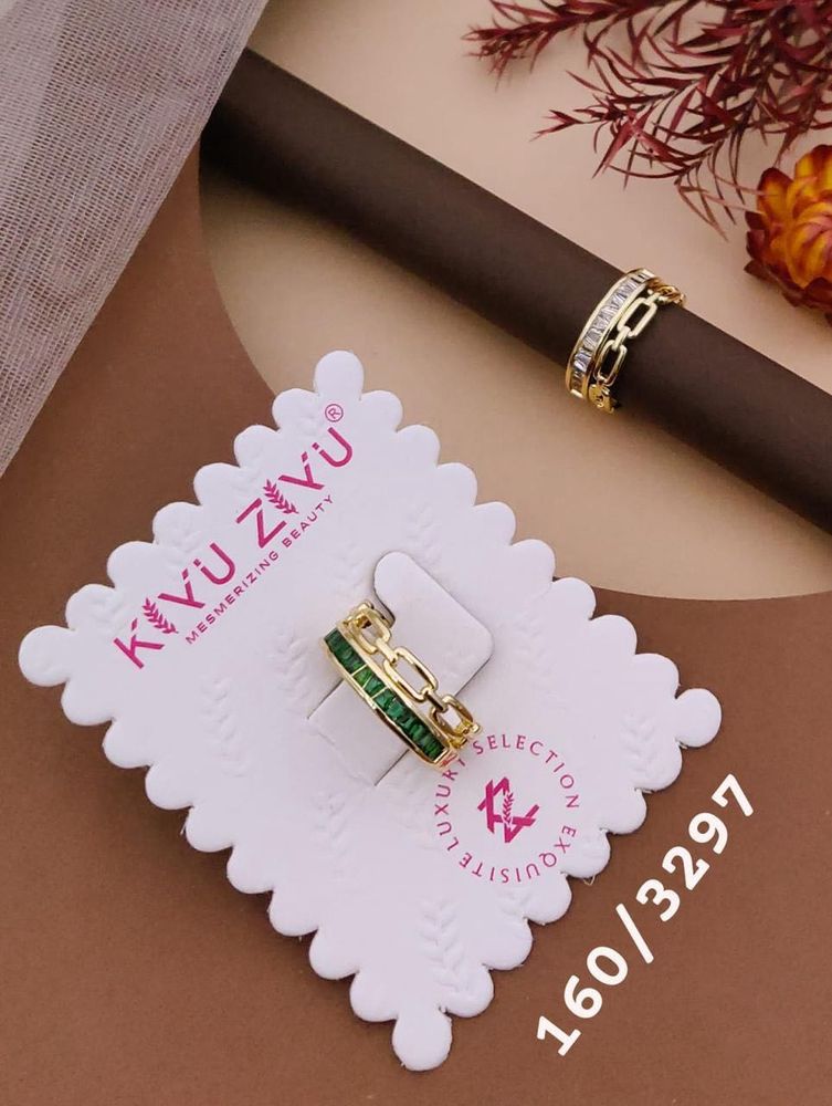 Chic Link Chain Ring with Emeralds