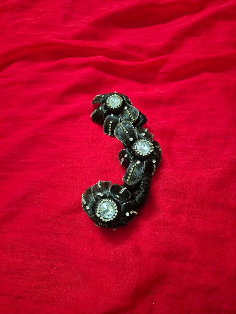 Elegant Hair Bun Accessory with Rhinestones