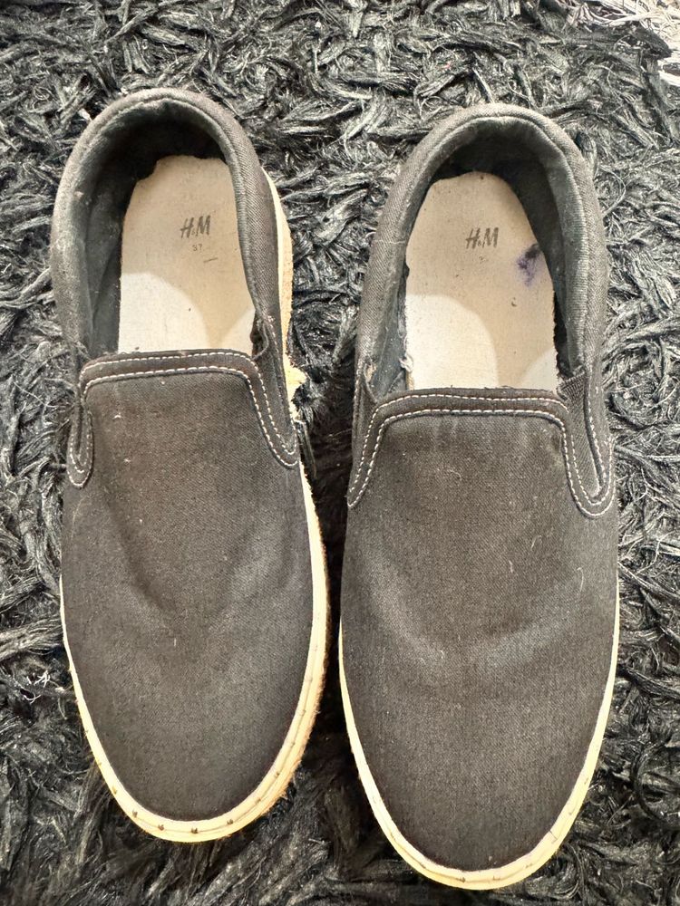 H&amp;M Black Slip-On Shoes