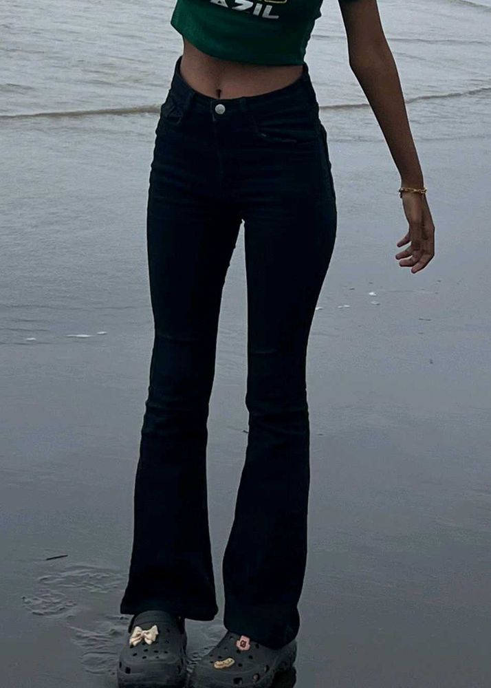 Black Flare Jeans - Trendy Style