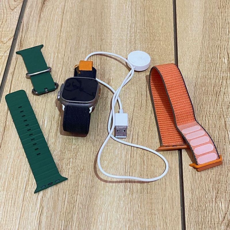 Smartwatch with extra 2bands &amp; charger