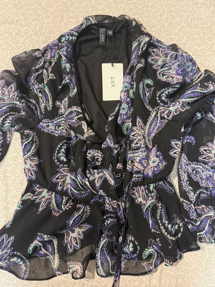 Chic Paisley Print Wrap Top