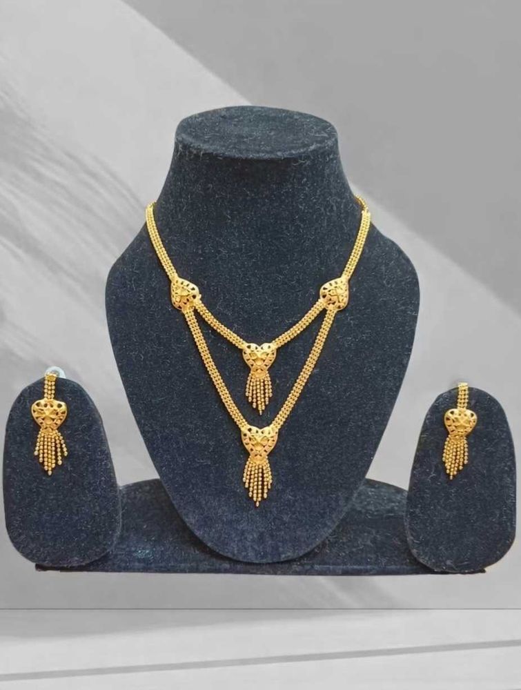 Elegant Gold-Toned Necklace Set