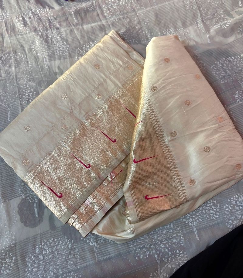 Beautiful Silk saree with Blouse (Women’s)