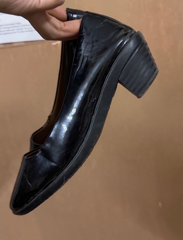 High-heeled court shoes, size 38