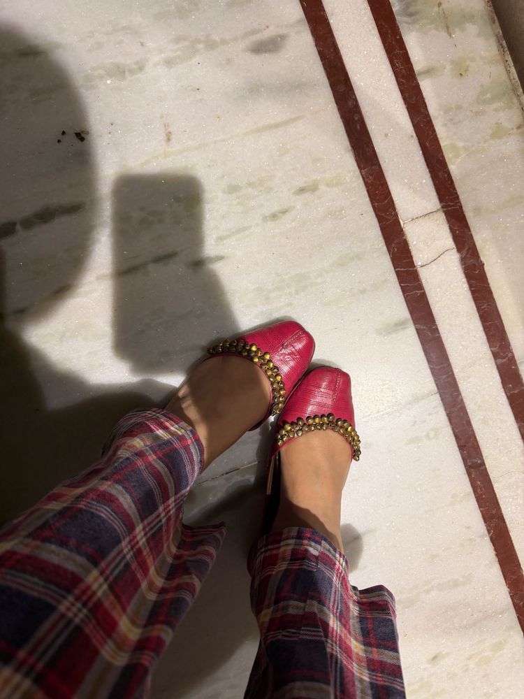 Vibrant Pink ghungroo jutti