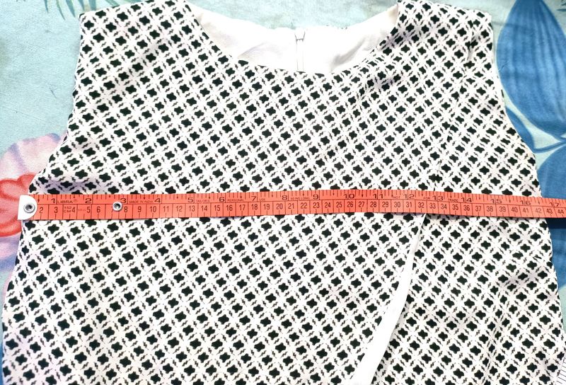 Cute White Top Bust Size Is 32
