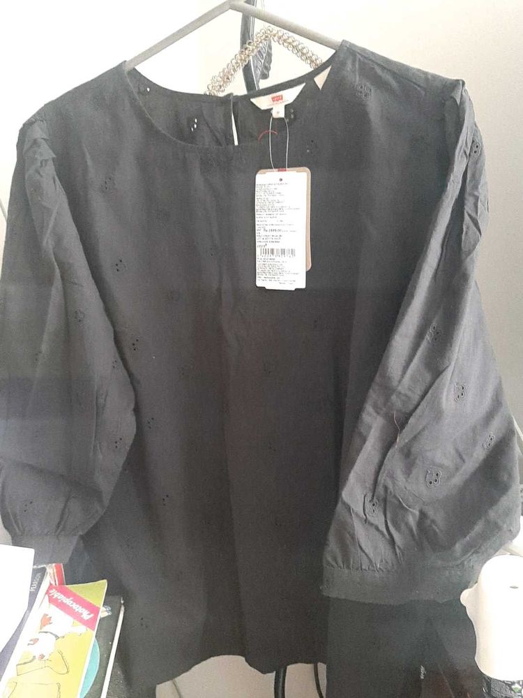 Levi's Chic Black Broderie Anglaise Top