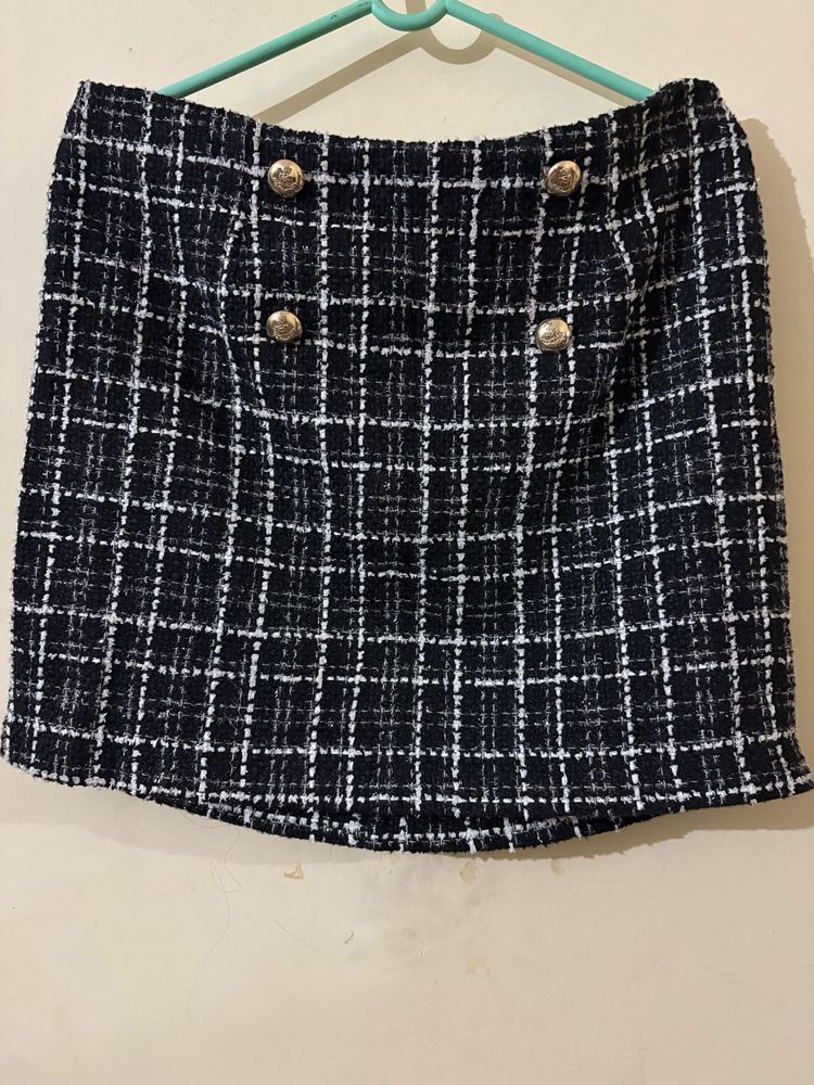 Chic Black &amp; White Plaid Skirt