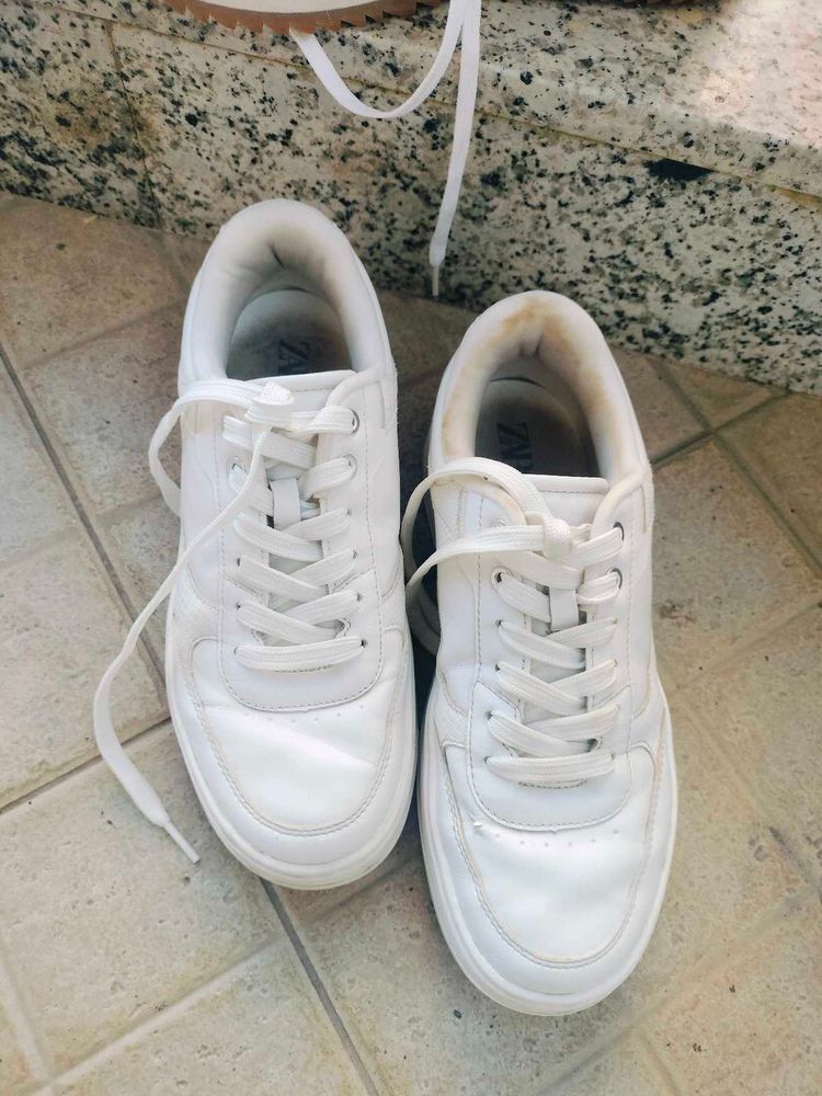 Zara &amp; Nike White Sneakers 2 set fix price