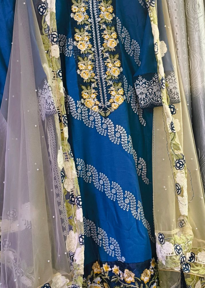 Pakistani Embroidery And Dupatta Suit