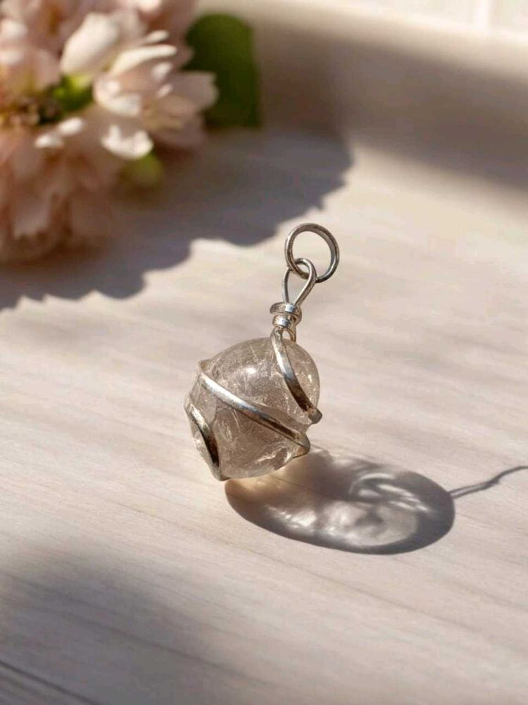 Price Drop⬇️Clear Quartz Oval Crystal Pendant