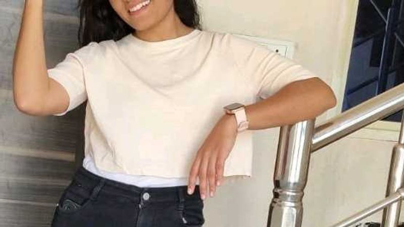 Women's Cream Cropped T-Shirt