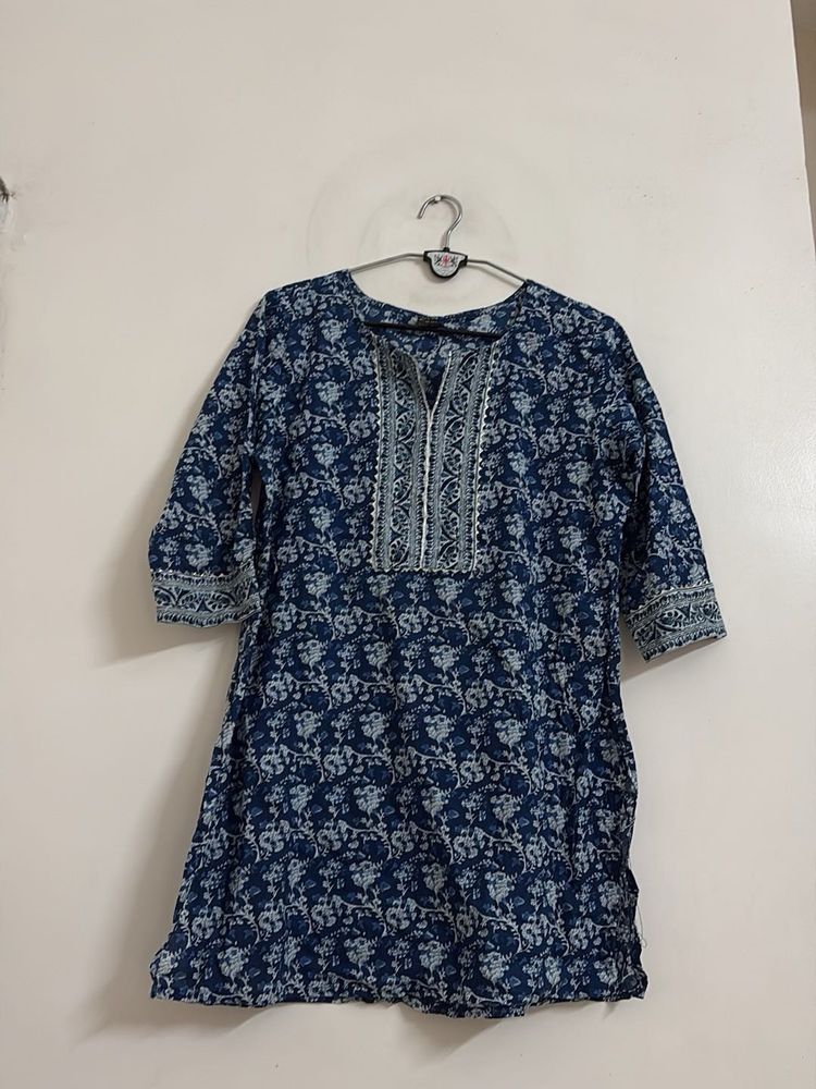 Stylish Blue Floral Print Kurta size will be L