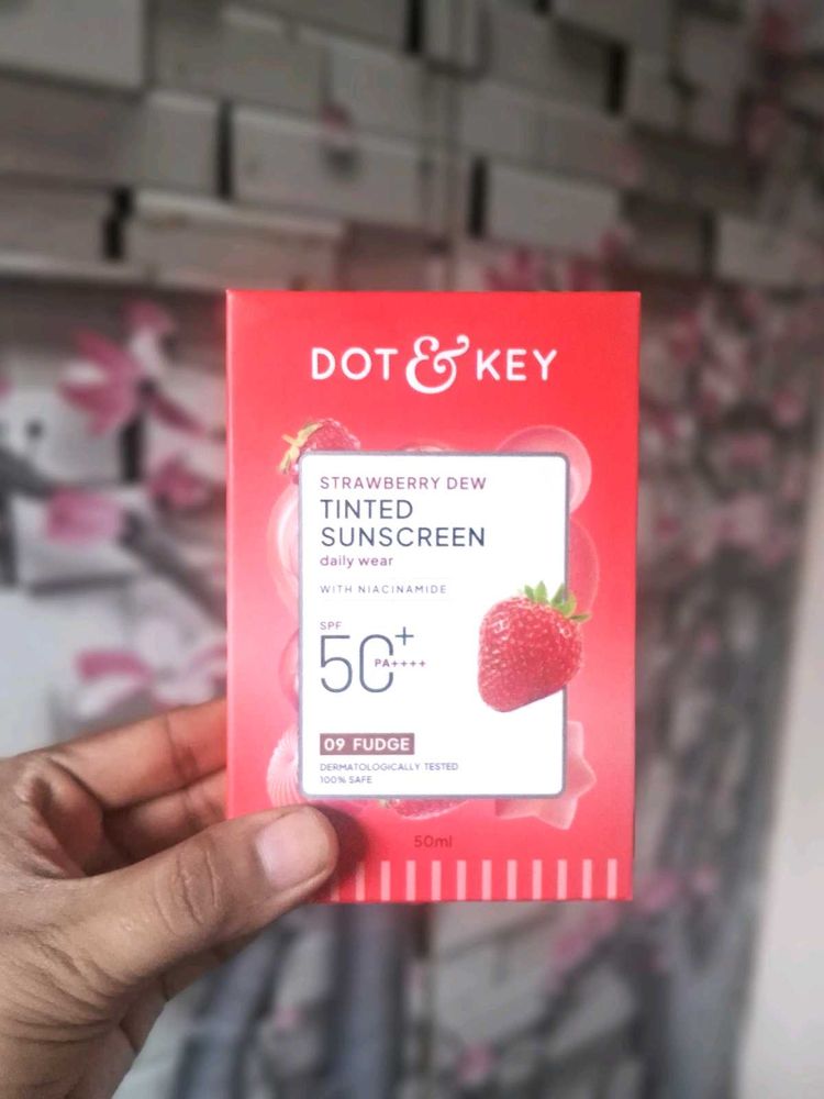 DOT &amp; KEY Strawberry Dew Tinted Sunscreen SPF 50