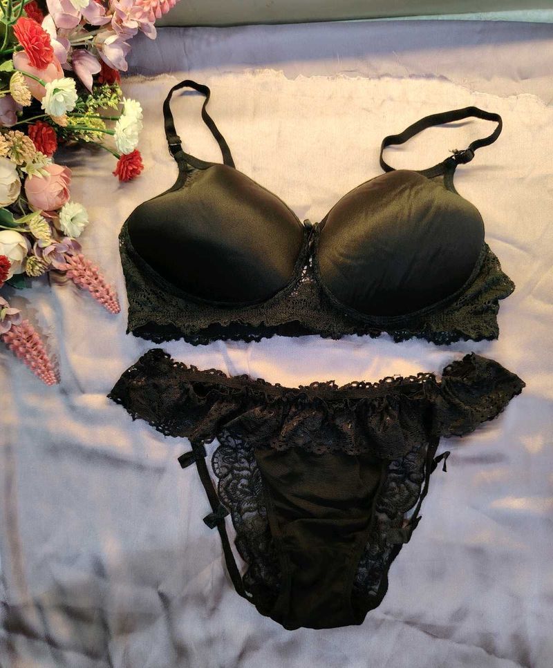 Elegant Black Lace Lingerie Set