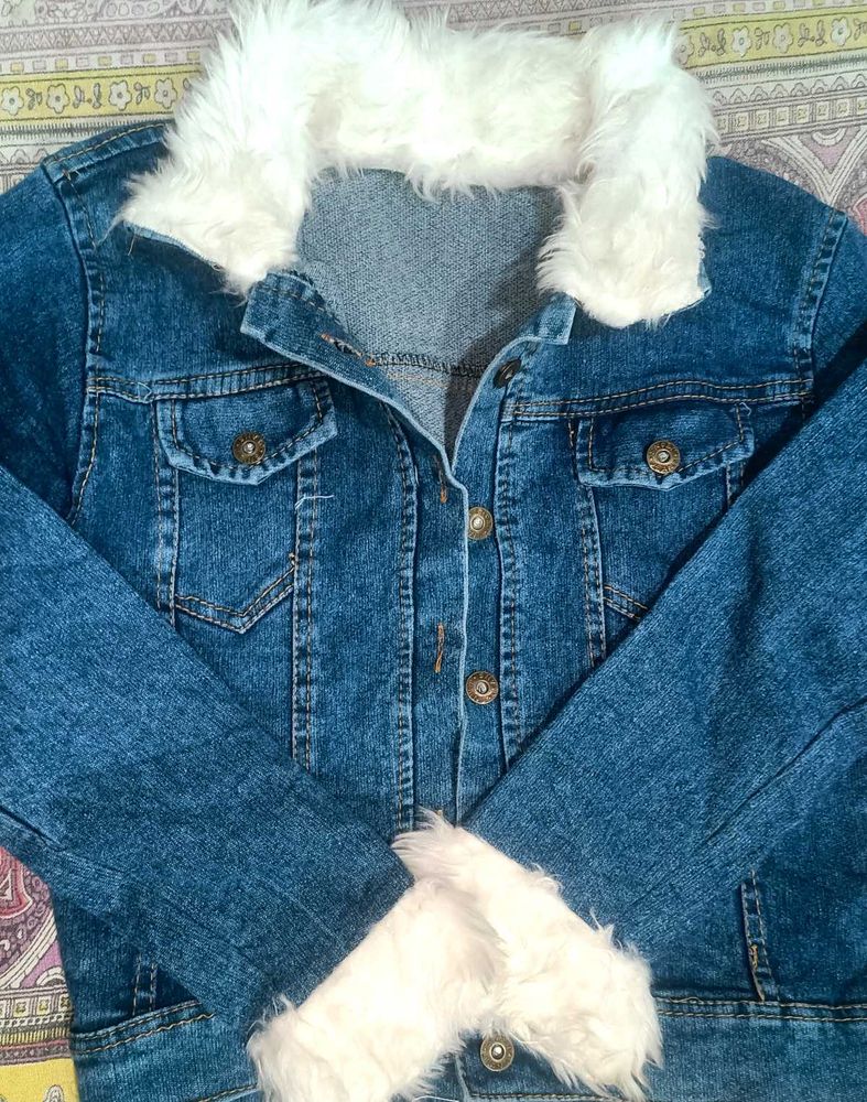 Stylish Denim Jacket with Fur Trim