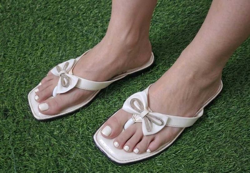 Elegant White Bow Flip-Flops