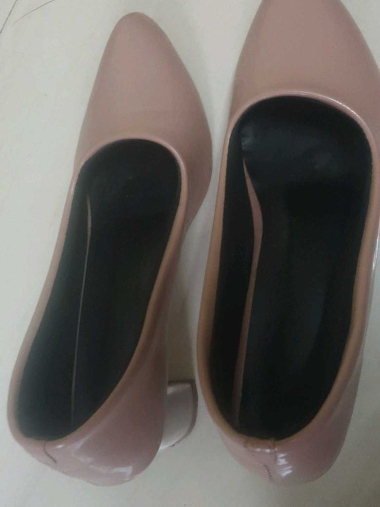 Chic Pointed Toe Heels
