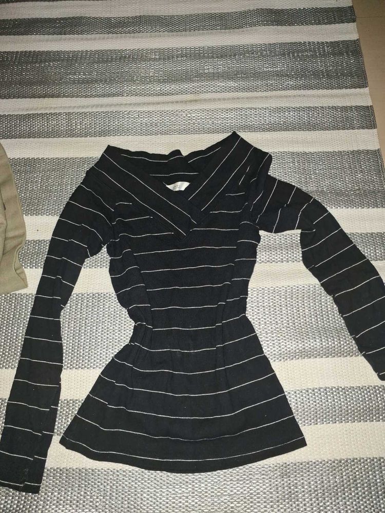 Striped Long Sleeve V-Neck Top